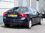 Volvo S60 1.5 T3 Nordic+|Navi|Xenon|Cruise|PDC|Trekhaak|BT, Auto's, Euro 6, 4 cilinders, Blauw, Origineel Nederlands