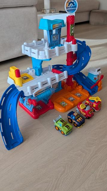 VTech Toet Toet Garage + 4 Auto's - Zo Goed Als Nieuw! beschikbaar voor biedingen