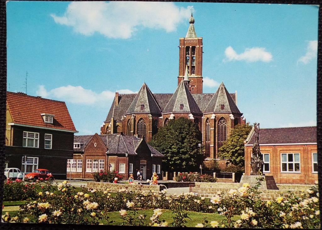Venlo - rozarium en kerk- oude autos - Citroen 2CV VW kever, Ophalen of Verzenden, 1960 tot 1980, Ongelopen, Limburg