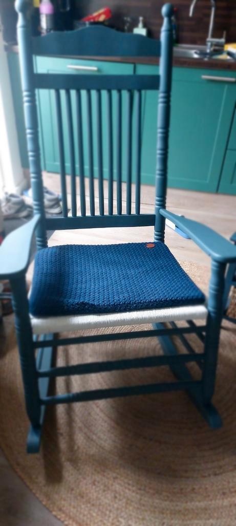 Schommelstoel, Huis en Inrichting, Stoelen, Zo goed als nieuw, Eén, Hout, Blauw, Ophalen