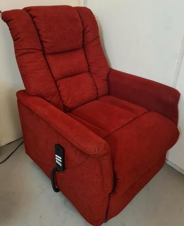 Finlandic F-402 Elektrische  Sta-op fauteuil Stoel - 2-motor beschikbaar voor biedingen