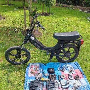 Tomos in onderdelen.incl blauw kenteken beschikbaar voor biedingen