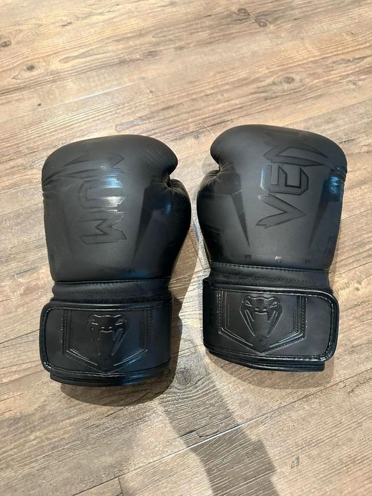 Venum bokshandschoenen 14 oz all black, Sport en Fitness, Boksen, Zo goed als nieuw, Bokshandschoenen, Ophalen of Verzenden