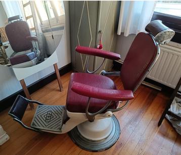 vintage kappersstoel - barbiersstoel beschikbaar voor biedingen