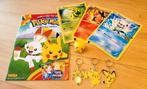 Pokémon set: kaarten, tijdschrift, poppetje, sleutelhangers, Boeken, Kinderboeken | Jeugd | onder 10 jaar, Ophalen of Verzenden
