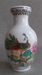 Chinese Porcelain Vase de pauw Marked, Antiek en Kunst, Antiek | Vazen, Ophalen of Verzenden