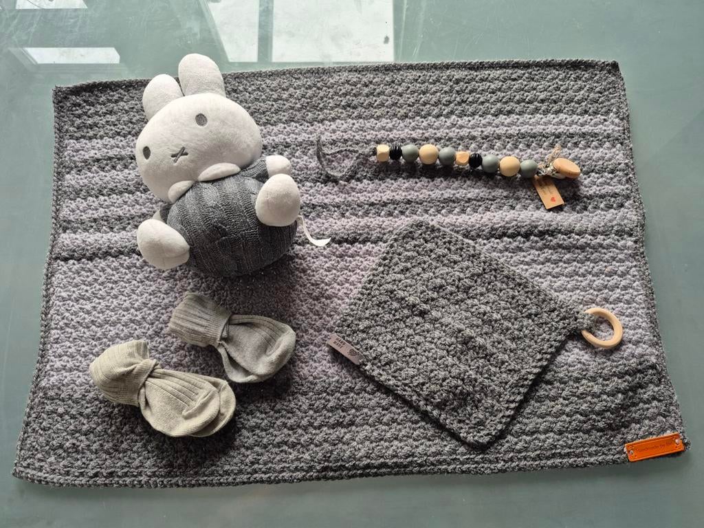 Zelfgehaakt Babydekentje Set grijs, Ophalen of Verzenden, Nieuw, Minder dan 70 cm, Deken