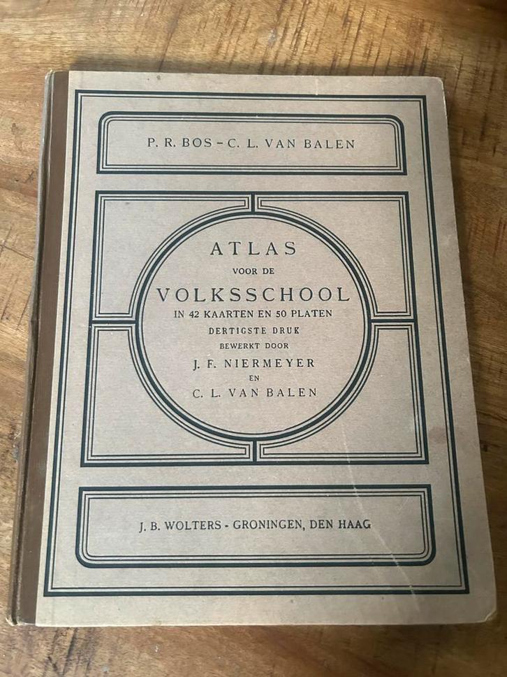 Atlas Volksschool - 42 kaarten, 50 platen dertigste druk, Boeken, Atlassen en Landkaarten, Gelezen, Overige atlassen, Nederland