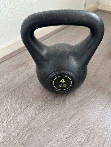Zwarte Kettlebell 4 kg beschikbaar voor biedingen