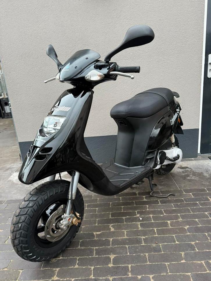 ⭐️Piaggio typhoon 50cc 2 takt Brom glans zwart⭐️, Fietsen en Brommers, Scooters | Piaggio, Zo goed als nieuw, Overige modellen