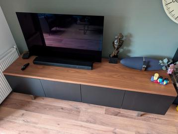 Modern TV-meubel met houten blad beschikbaar voor biedingen