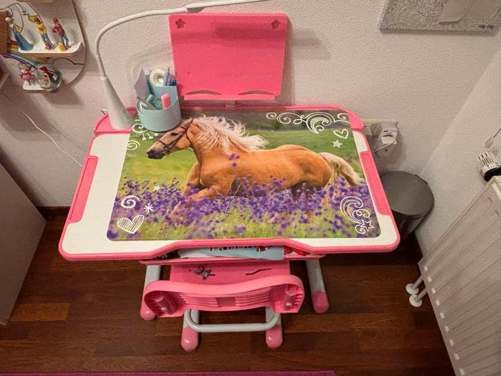 Roze Kinder Bureau met Stoel, Kinderen en Baby's, Kinderkamer | Tafels en Stoelen, Zo goed als nieuw, Tafel(s) en Stoel(en), Ophalen