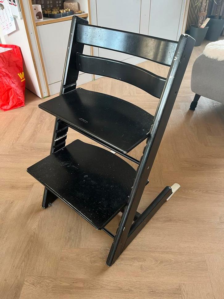 Zwarte Meegroeistoel (tripp trapp), Kinderen en Baby's, Kinderstoelen, Gebruikt, Meegroeistoel, Ophalen