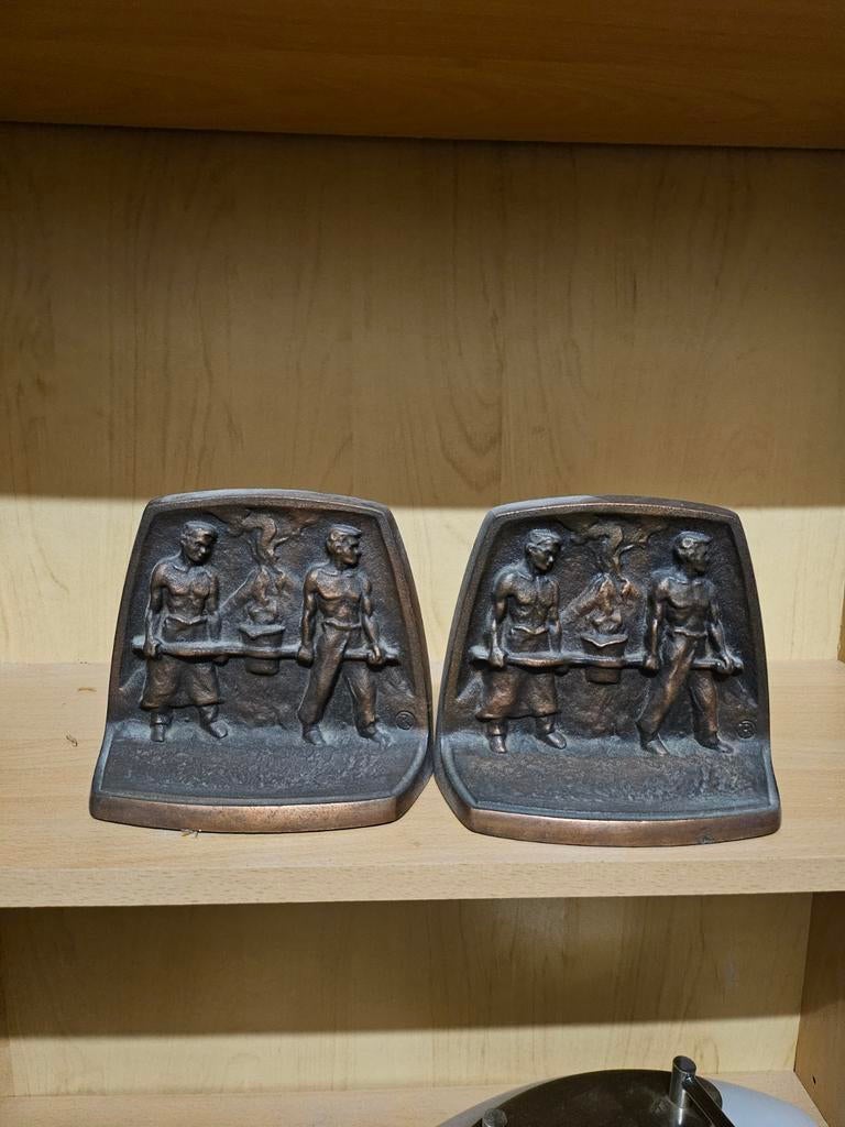 Vintage bronzen boekensteunen - Koninklijke Uzergieterijen, Antiek en Kunst, Antiek | Koper en Brons, Brons, Ophalen