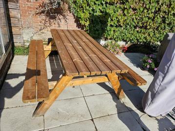 Picknicktafel met beschermhoes beschikbaar voor biedingen