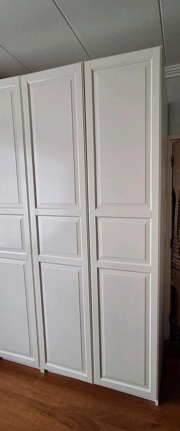 Ikea pax kast met Tyssendal deuren en indeling (100x58x236) beschikbaar voor biedingen