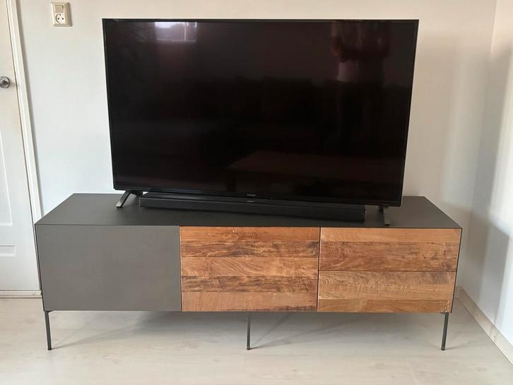 Pandora Stijlvol Tv-meubel met houten en metalen accenten, Huis en Inrichting, Kasten | Televisiemeubels, Gebruikt, Minder dan 100 cm