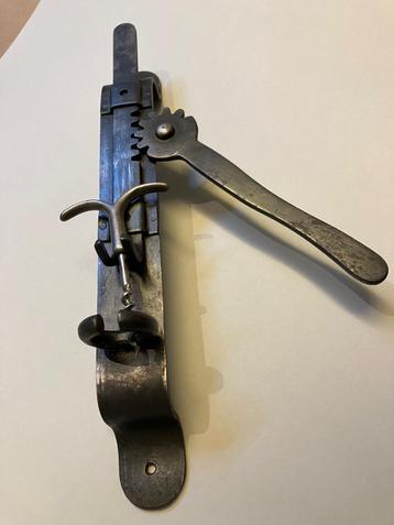 antieke kurkentrekker met hevel beschikbaar voor biedingen