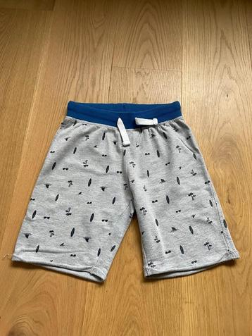 Korte broek grijs maat 128 beschikbaar voor biedingen