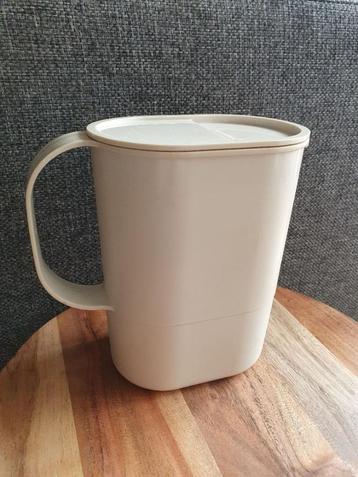 Tupperware schenkkan/sapkan beschikbaar voor biedingen