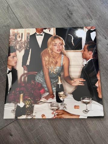 Sabrina Carpenter – Man’s Best Friend 12″ Red Vinyl beschikbaar voor biedingen