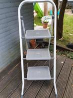 3 trede trapje, Doe-het-zelf en Verbouw, Ladders en Trappen, Ophalen of Verzenden, Zo goed als nieuw, Minder dan 2 meter