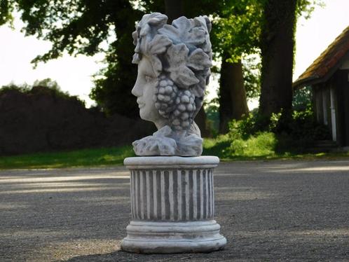 Bloempot Vrouw op Sokkel - 58 cm - Steen, Tuin en Terras, Bloempotten, Steen, Binnen, Balkon, Tuin, Minder dan 40 cm, 25 tot 40 cm