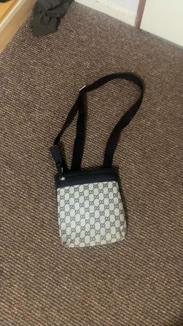 Gucci Schoudertasje GG Patroon beschikbaar voor biedingen