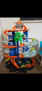 Hotwheels garage T-REX garage + auto's, Ophalen, Racebaan, Zo goed als nieuw, Hot Wheels