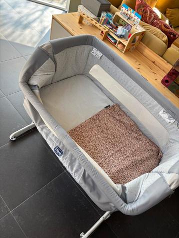 Co sleeper Chicco next to me grijs  beschikbaar voor biedingen