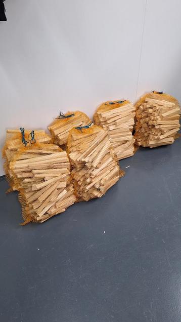 Aanmaakhoutjes openhaard hout  beschikbaar voor biedingen