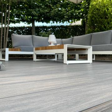 ACTIE - Restpartij massieve vlonderplanken 23,7 m2 / Op=Op beschikbaar voor biedingen