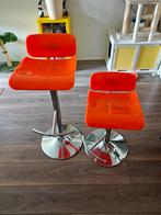 2 Oranje vintage uitziende barkrukken, Huis en Inrichting, Barkrukken, Ophalen, 60 tot 90 cm, Zo goed als nieuw, In hoogte verstelbaar