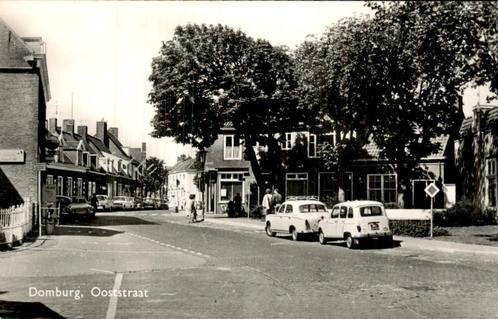 Domburg - Ooststraat, Verzamelen, Ansichtkaarten | Nederland, Ongelopen, Zeeland, 1940 tot 1960, Ophalen of Verzenden