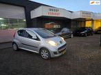 Peugeot 107 1.0-12V Urban Move CARPLAY AIRCO APK, Voorwielaandrijving, Stof, Gebruikt, Zwart