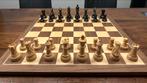Staunton schaakstukken met bord., Een of twee spelers, Ophalen of Verzenden, Nieuw