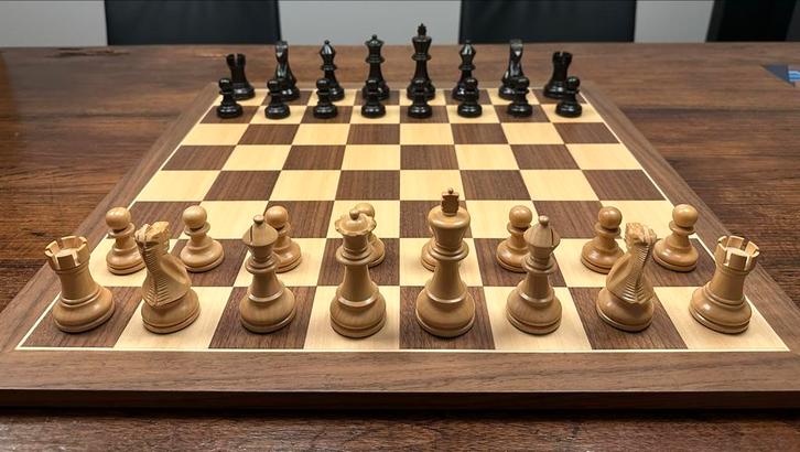 Staunton schaakstukken met bord., Hobby en Vrije tijd, Gezelschapsspellen | Bordspellen, Nieuw, Een of twee spelers, Ophalen of Verzenden