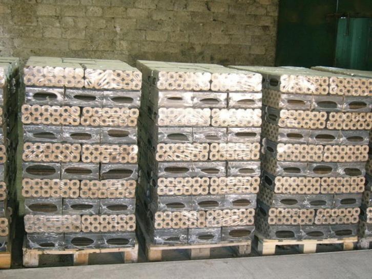 MAGAZIJN OPRUIMING : PINI KAY 960 KG 500,- !!, Tuin en Terras, Haardhout, Eikenhout, Ophalen