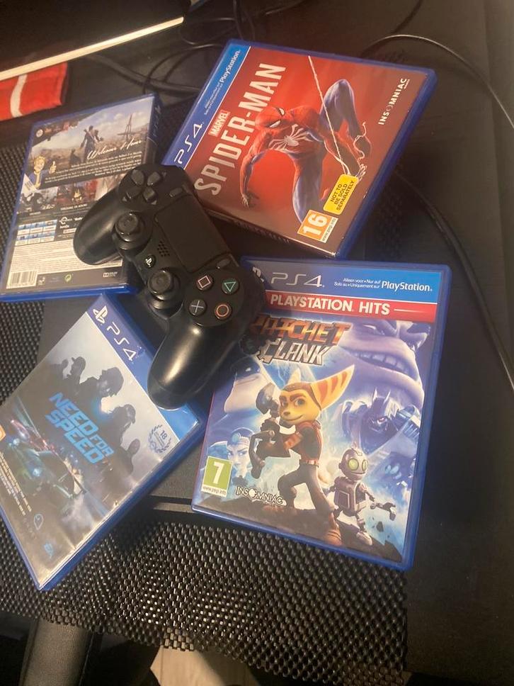 Playstation 4 + account!!, Spelcomputers en Games, Spelcomputers | Sony PlayStation 4, Zo goed als nieuw, Slim, 500 GB, Met 1 controller