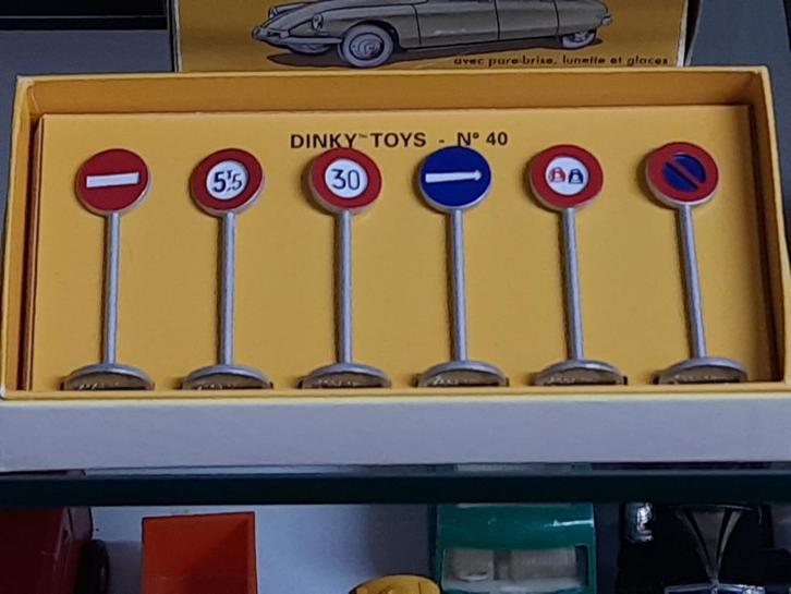 Set verkeersborden, leuk voor decoratie bij de modellen  Van, Hobby en Vrije tijd, Modelauto's | 1:43, Nieuw, Auto, Dinky Toys