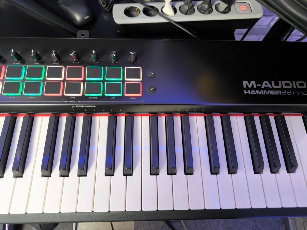 Midi Keyboard M-AUDIO Hammer 88 Pro, 88 toetsen, Zo goed als nieuw, Met midi-aansluiting, Ophalen