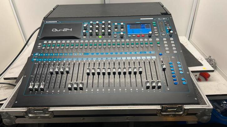 Allen en Heath QU24 Mengpaneel in flightcase, Muziek en Instrumenten, Mengpanelen, Zo goed als nieuw, 20 kanalen of meer, Ophalen