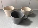Koffiemokken Grijs en gebroken wit/beige, Ophalen, Zo goed als nieuw, Effen, Kop(pen) en/of Schotel(s)