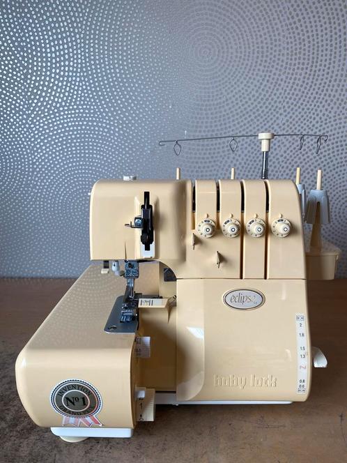 LOCKMACHINE BABYLOCK ÉCLIPSE MET JET AIR INRIJGSYSTEEM, Hobby en Vrije tijd, Naaimachines en Toebehoren, Gebruikt, Lockmachine
