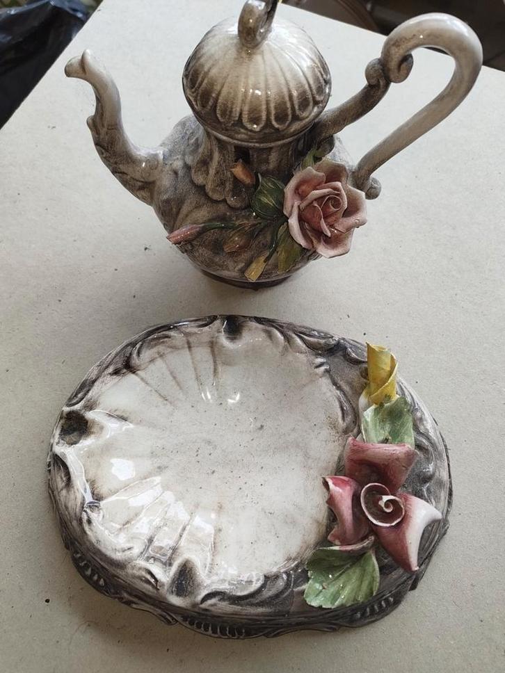 Theepot met Serveerschaal - Bassano Italië, Antiek en Kunst, Antiek | Keramiek en Aardewerk, Ophalen