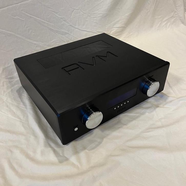 AVM SA 8.2 en PA 8.2 voor/eindversterker set, Audio, Tv en Foto, Versterkers en Receivers, Zo goed als nieuw, Stereo, 120 watt of meer