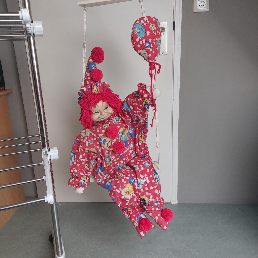 Vintage Grote Clown - Decoratie - Clownspop op Schommel, Verzamelen, Poppen, Ophalen of Verzenden, Gebruikt, Pop