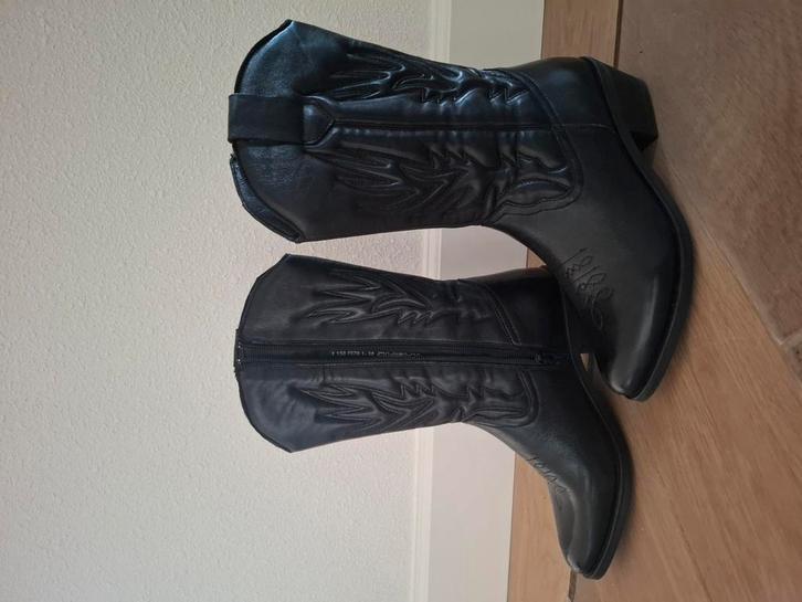Splinternieuwe cowboylaarzen, Kleding | Dames, Schoenen, Zo goed als nieuw, Hoge laarzen, Zwart, Ophalen of Verzenden