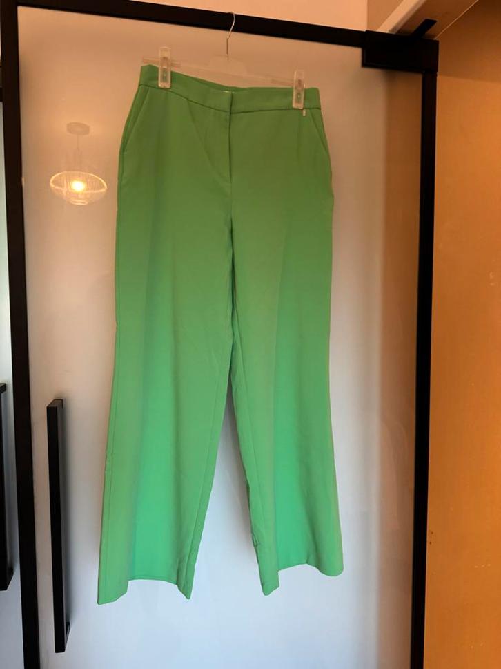 Groene broek Anna van Toor - Maat 40, Kleding | Dames, Broeken en Pantalons, Zo goed als nieuw, Maat 38/40 (M), Groen, Lang, Ophalen of Verzenden