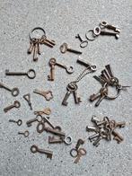 Antieke mini sleutels voor kluisjes en kistjes & spaarpotten, Ophalen of Verzenden, Zo goed als nieuw, Metaal of Blik, Overige thema's